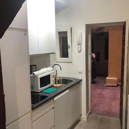 شقة Tesorito, Estudio Individual En Malasana, Bajo Pequeno En Calle Del Tesoro مدريد المظهر الخارجي الصورة